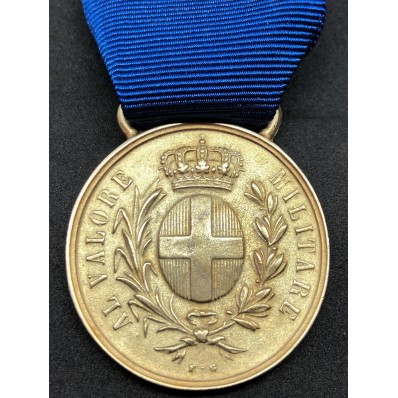 Medal for military valor of the Reign (Gold)
