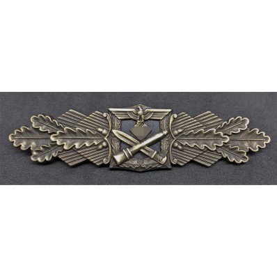 Close Combat Clasp (Bronze)