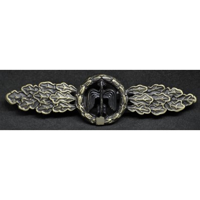 Short Range Day Fighter Clasp (Bronze)