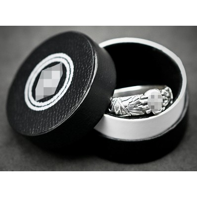 - 925 Silber• SS-Ehrenring (Totenkopfring) von Kurt „Panzer“ Meyer