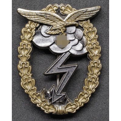 Erdkampfabzeichen der Luftwaffe – mutmaßlicher Prototyp mit goldenem Kranz