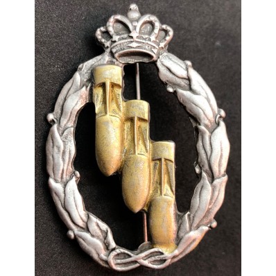 Badge for War Actions, Bombers - of RR.AA. (Gold)