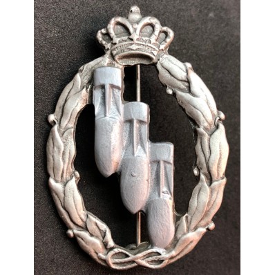 Badge for War Actions, Bombers - of RR.AA. (Silver)