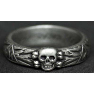 -Totenkopfring di Panzer Meyer
