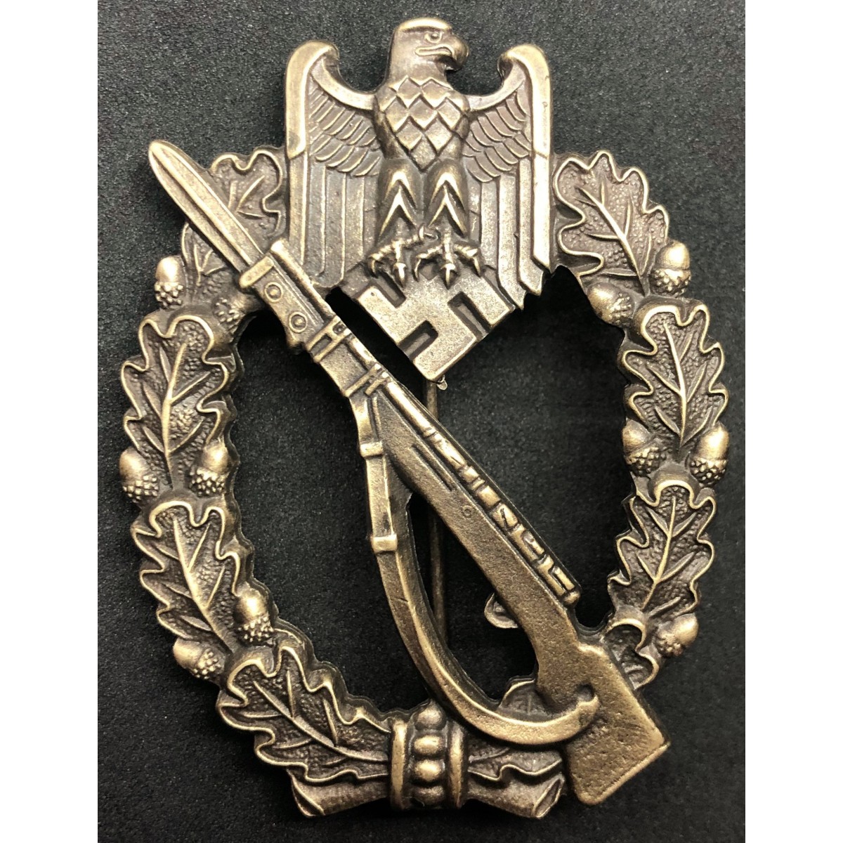 GERMAN ARMY WW2 1957 Issue German General Assault Badge 